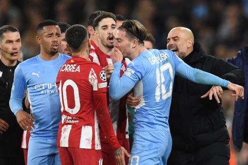 Hành động xấu xí của cầu thủ Atletico Madrid với Jack Grealish